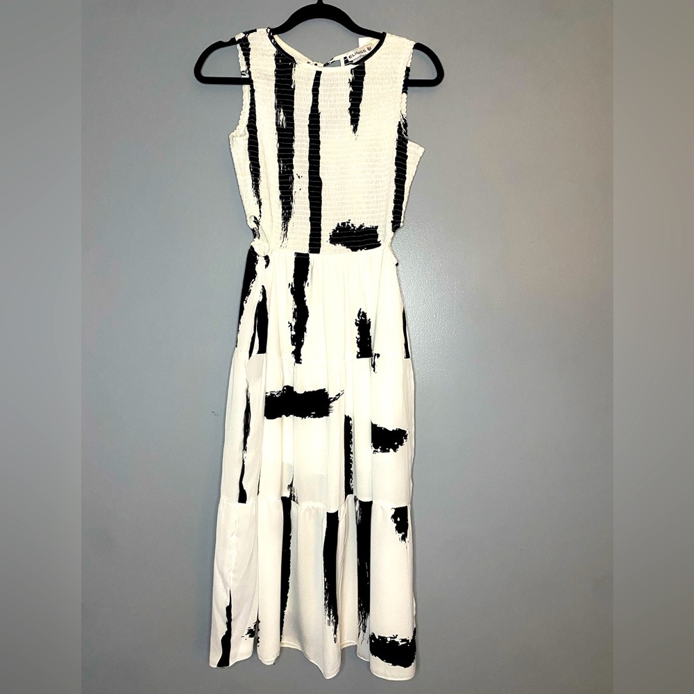 NWT ELINGS Women’s Dress Small Sleeveless Black & White